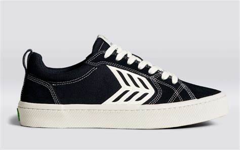 Cariuma Catiba Pro (Black/White)